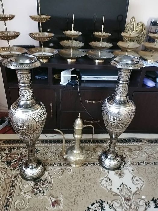 Индия посуда металл Латунь вазы,этажерки,подсвечники в паре все  есть