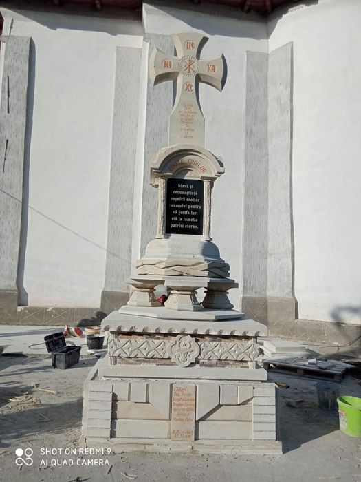 Monumente Cruci din piatra naturala de Vama