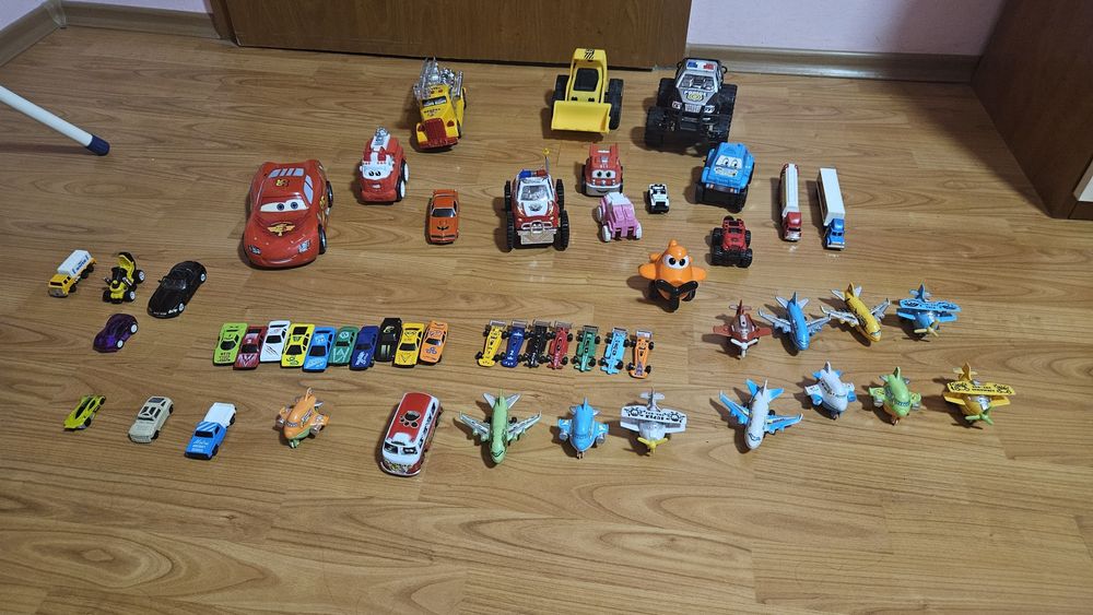 Колички, камиончета, самолети