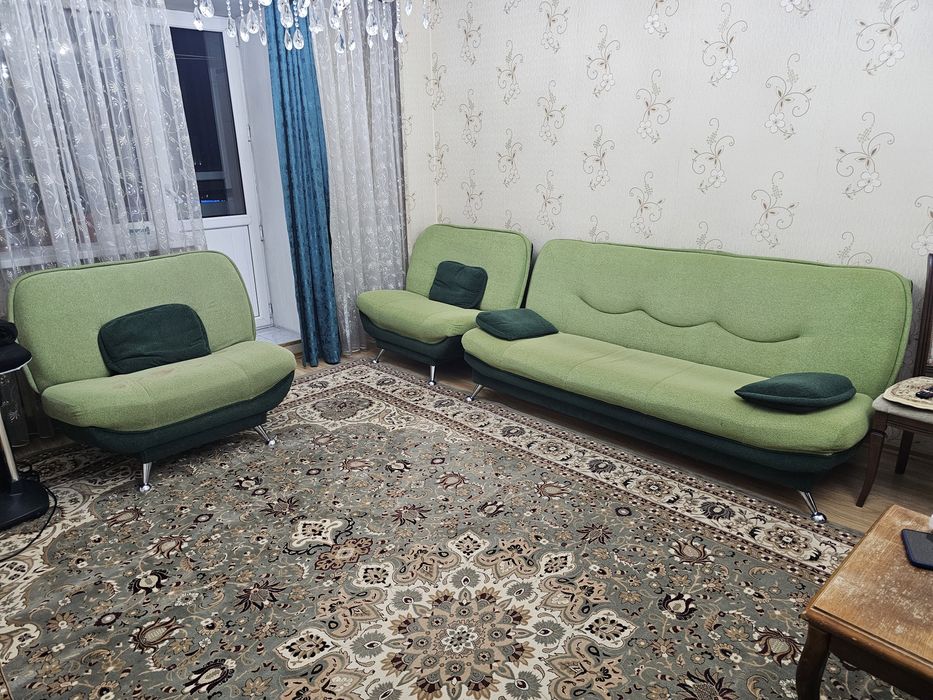 Диван два кресло в хорошем состояний