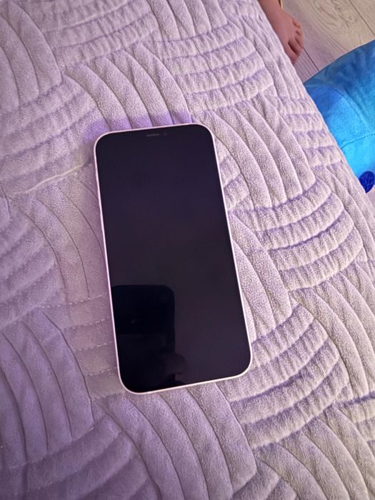Продам Айфон 12 белый цвет