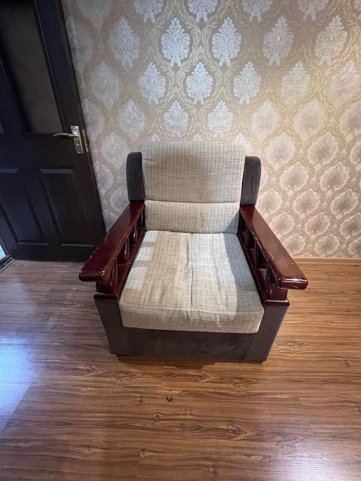 Диван с креслом продается