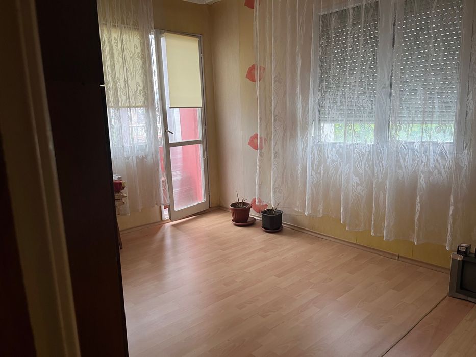 Продава се Тристаен апартамент в Благоевград, Идеален център - 81 кв.м за 1544 €/кв.м - Снимка #1