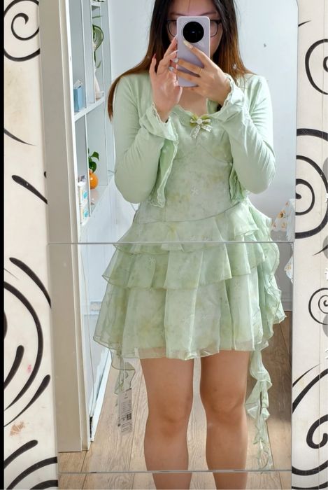 Зеленое платье на весну