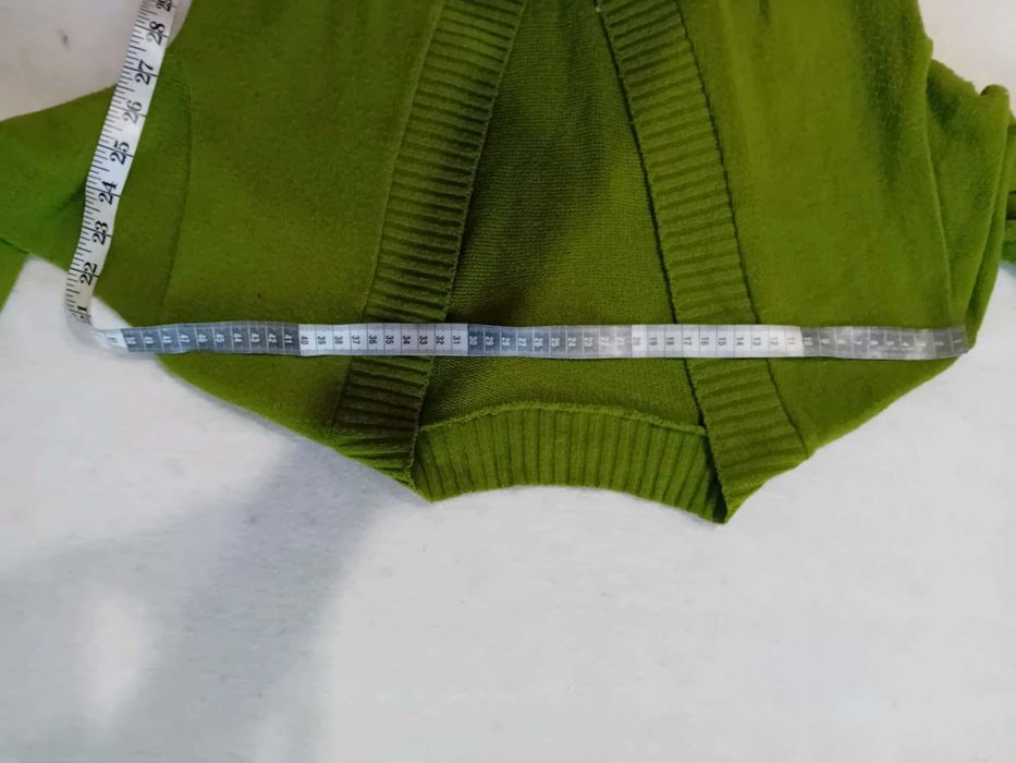 Pulover verde cu nasturi M