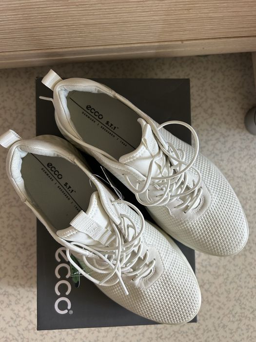 Кроссовки ecco оригинал.