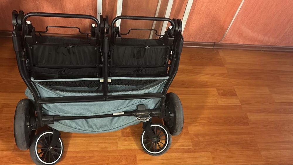 Коляска для двойни, погодок