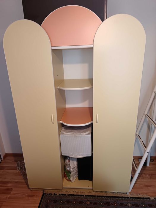 Детски гардероб цветен