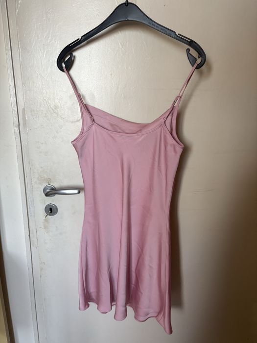 Розови рокли сатен