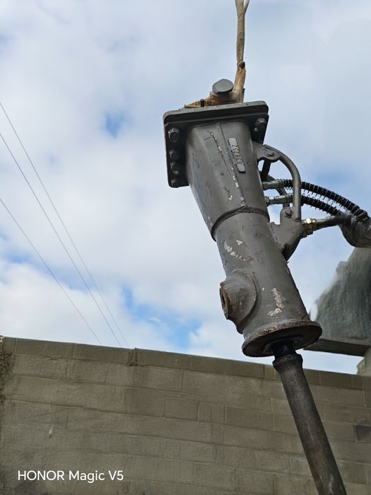 Picon miniexcavator MONTABERT SD8 nou