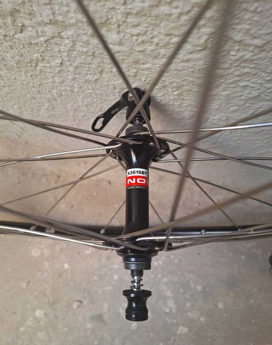 Кастомный шоссейный вилсет Mavic.