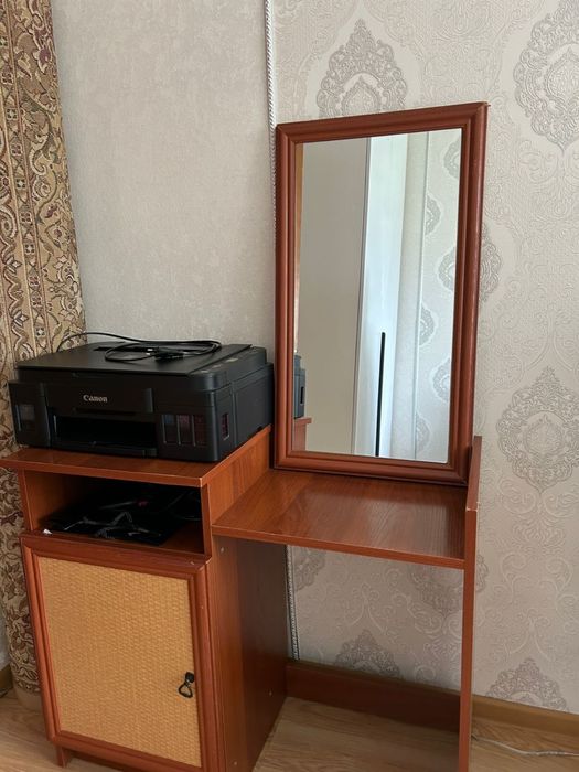 Туалетный столик  и комод