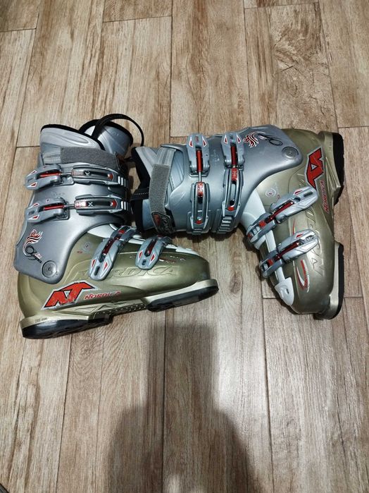 Clapari Nordica   marime 25.5 /  295mm   40 lei