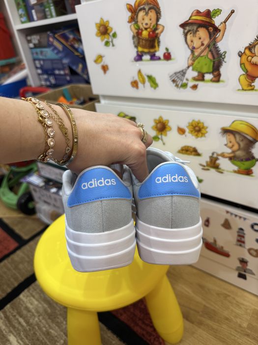 Adidasi adidas noi 38,5