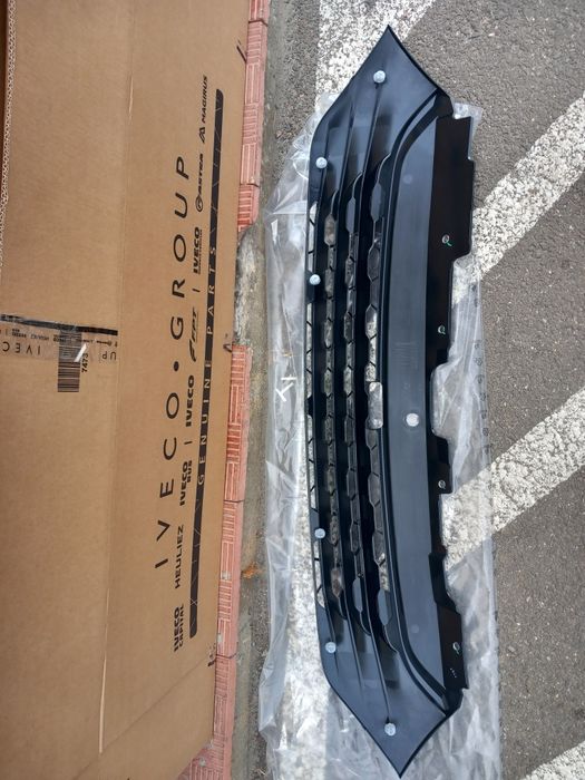 Grila iveco daily e 5 e 6  masca grila trager