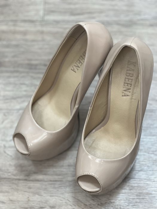 Продам туфли на высоком каблуке!