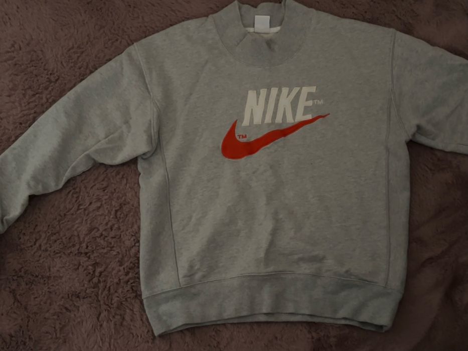 два Nike пуловера