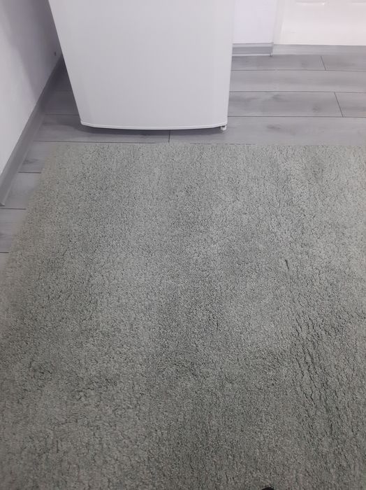 Vând covor gri 140×200