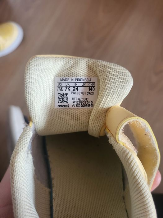 Маратонки Adidas номер 24