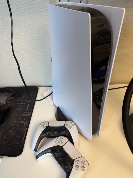 Продам PS5  белого цвета