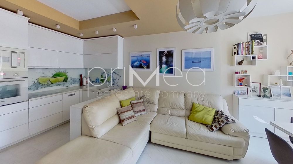 Продава се Тристаен апартамент в Бургас, Център - 74 кв.м за 3041 €/кв.м - Снимка #3