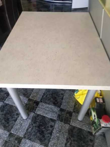 Vând masă de bucătărie 2 buc