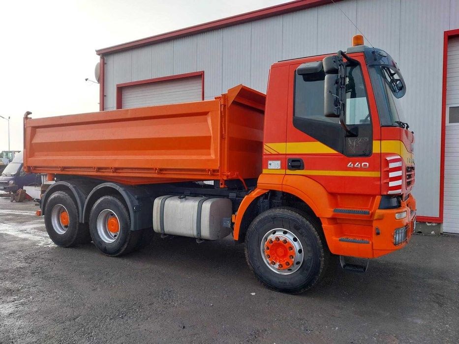 Iveco Trakker 6x4 Basculantă, An 2005, 270.000 km – Stare Bună