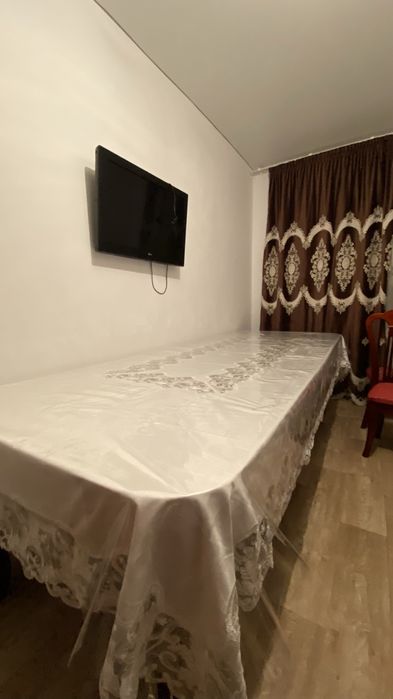 Стол и стулья в отличном состояние