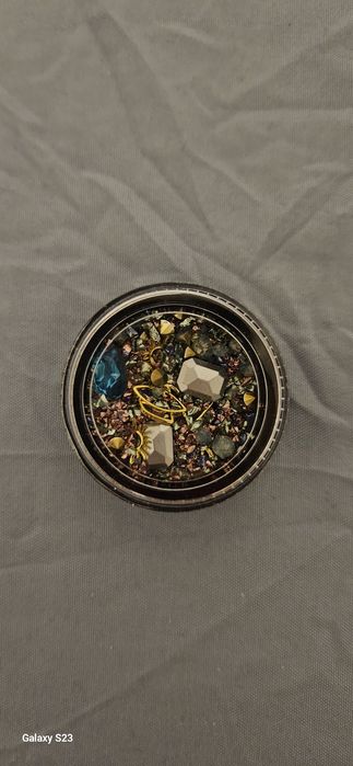 Декоративни камъни, мъниста и стикери за маникюр