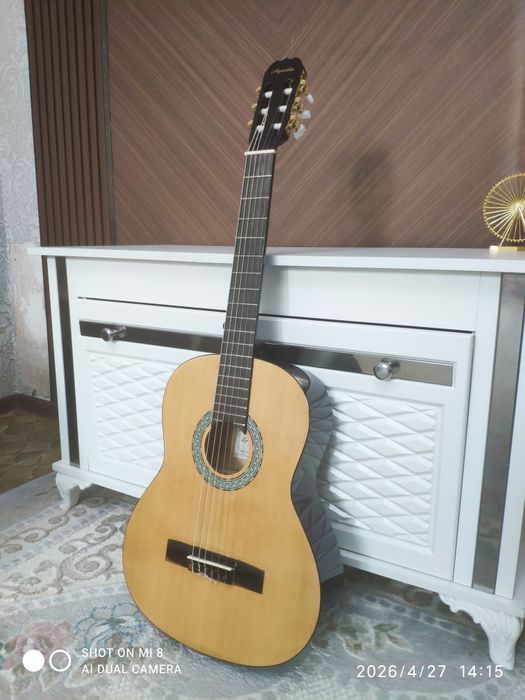 Классическая гитара в идеальном состояний продам