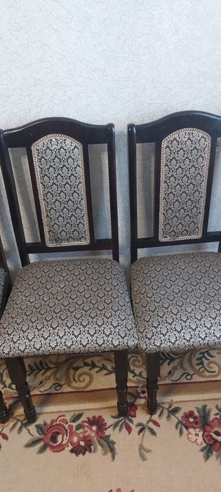 Стол со стульями