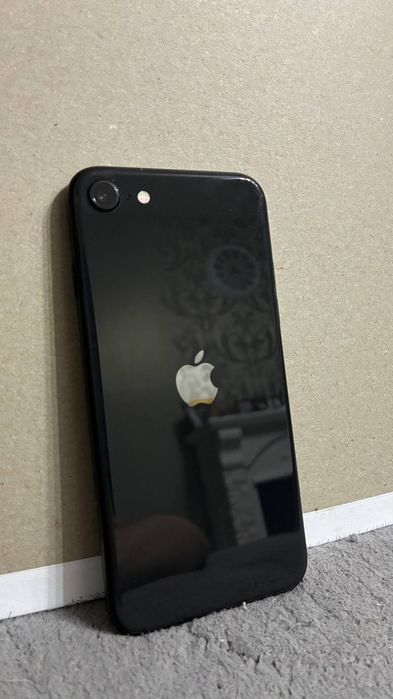 Продам iPhone SE 2020