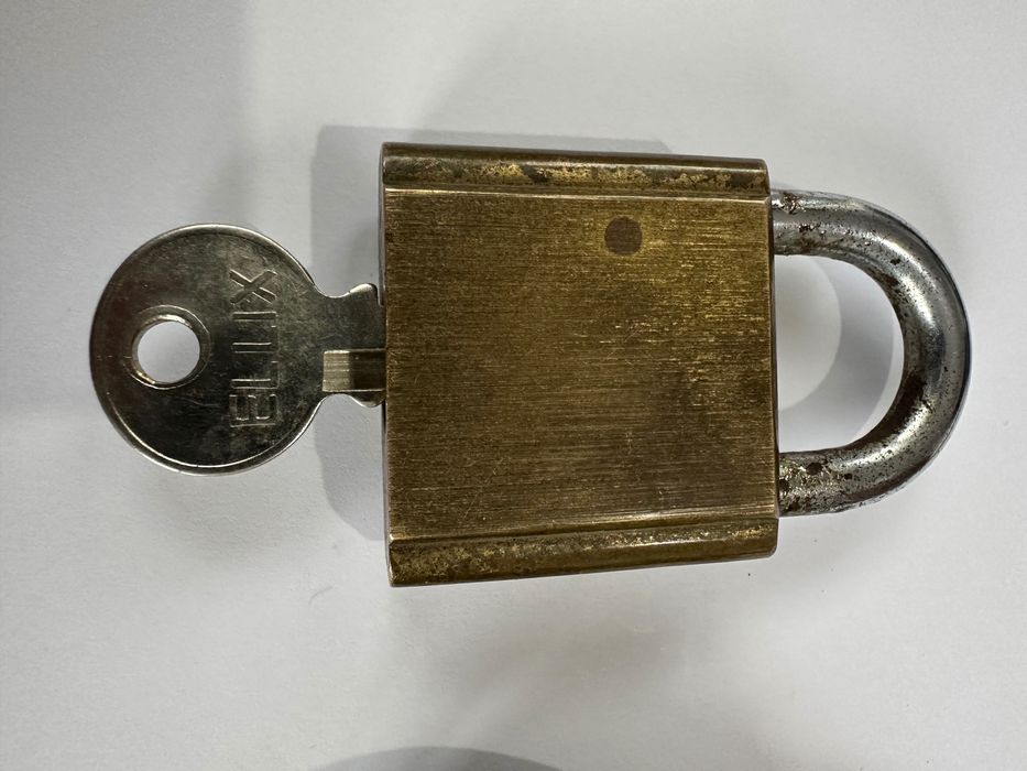 Лот от 3 бр. стари катинари, единият немски военен, другият месингов- ELLIX.