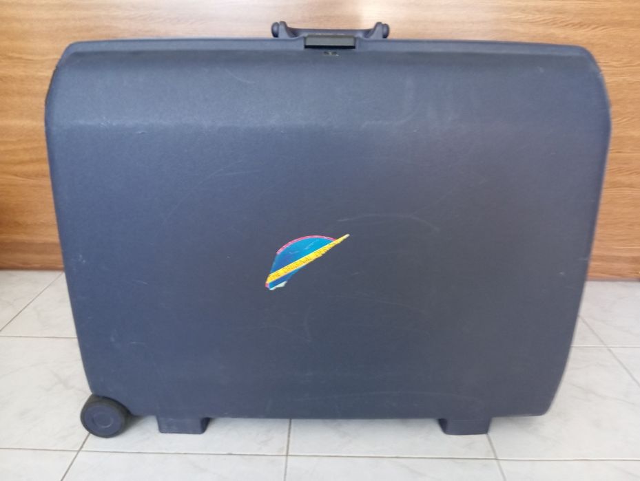 Оригинален куфар samsonite в син цвят с два броя колела