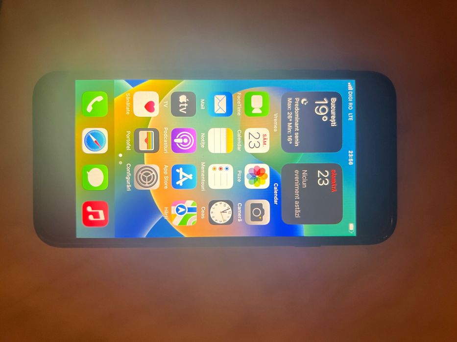 Vand iPhone 8 64 gb ca nou