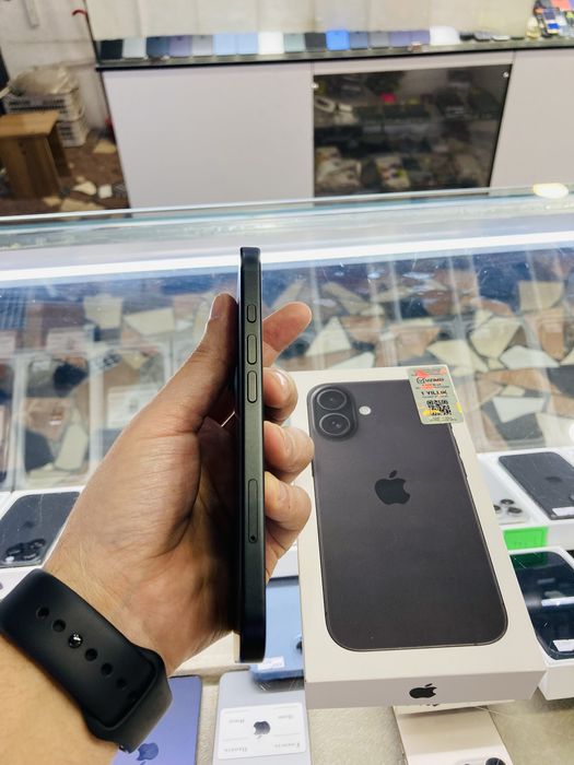 iPhone 16  128 gb black yengide 100%