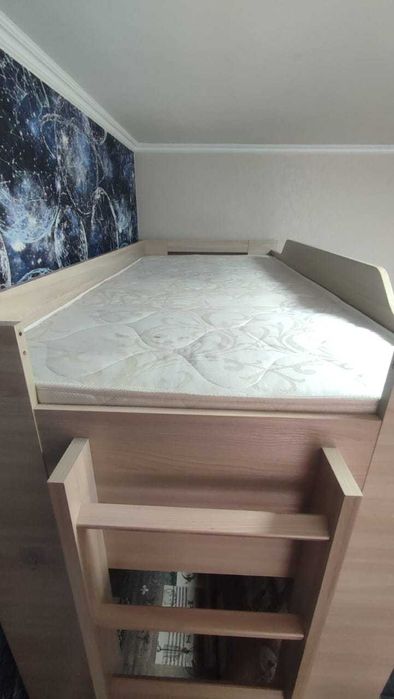 двухъярусная кровать