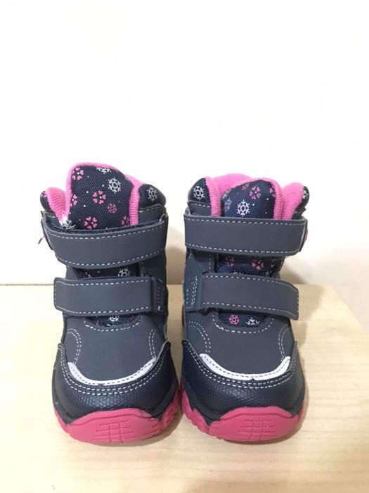 Продам детские ботинки зимние