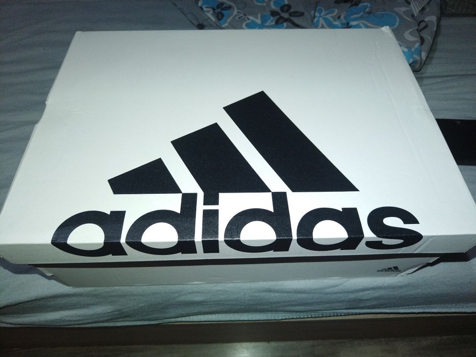 Чисто нови обувки adidas