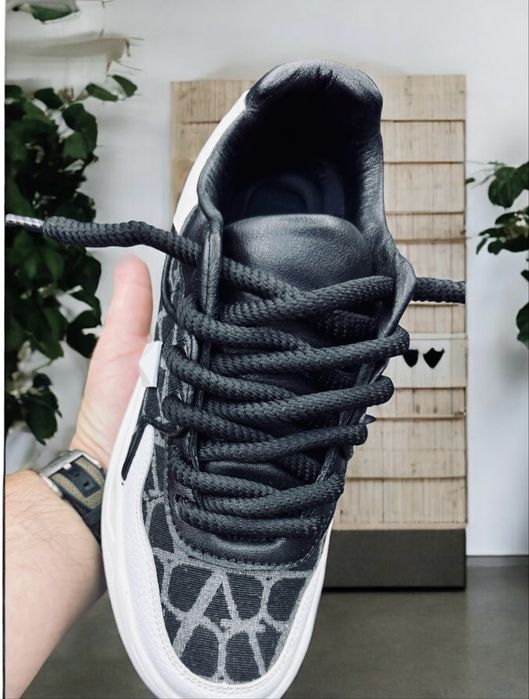 Adidasi VLTN. Gatavani calitate superioara!