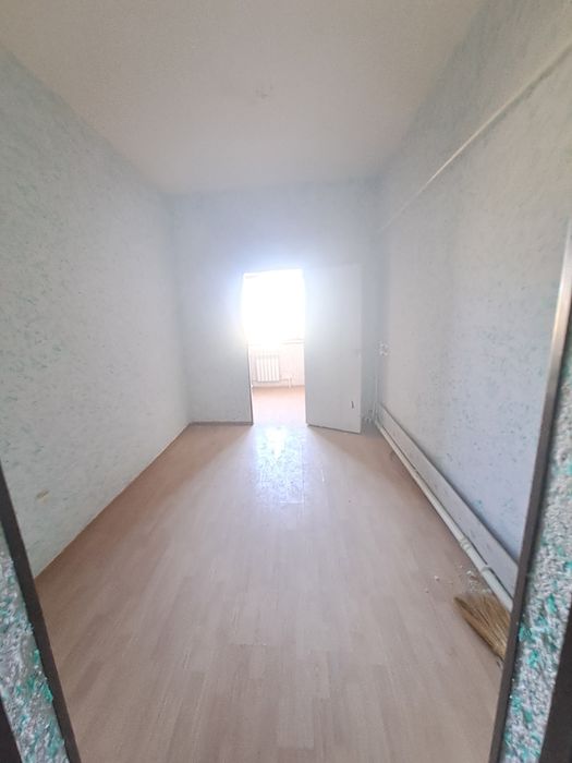 Yangi dom sotiladi ayraport 3 qavat 1 xona 2 xona qilingan 48 Kv.metr