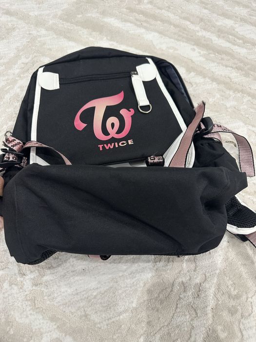 Нова детска раница на кей поп групата Twice