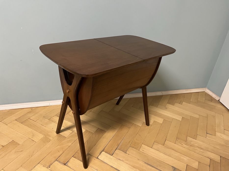 Помощна маса / 50-те