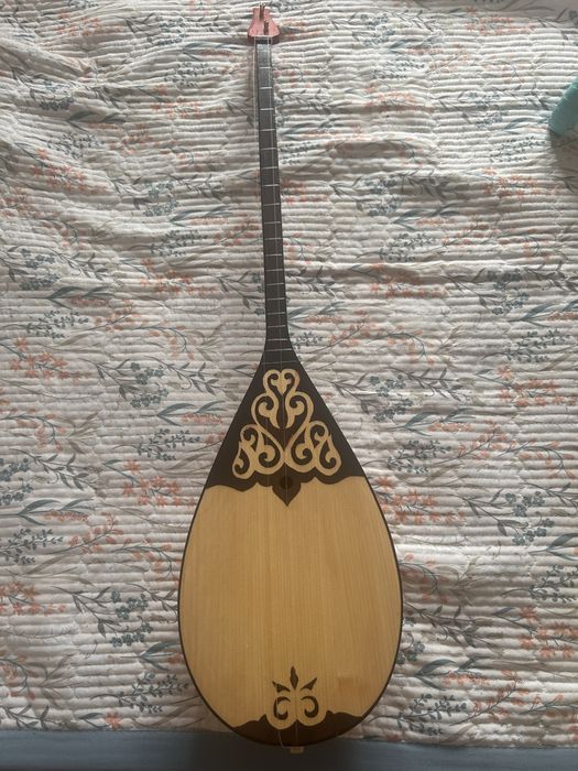 Музыкальный инструмент домбыра