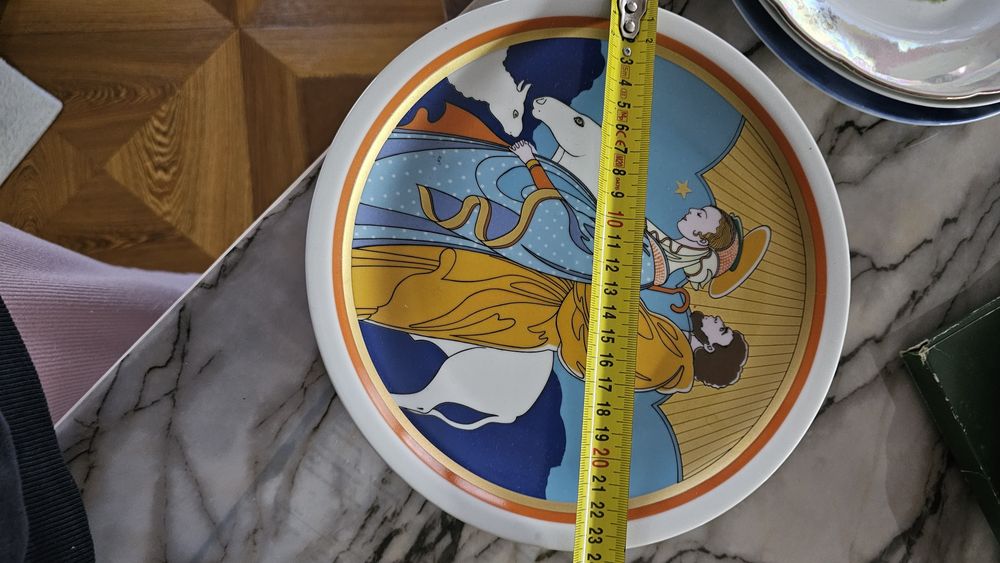 Антикварна чиния