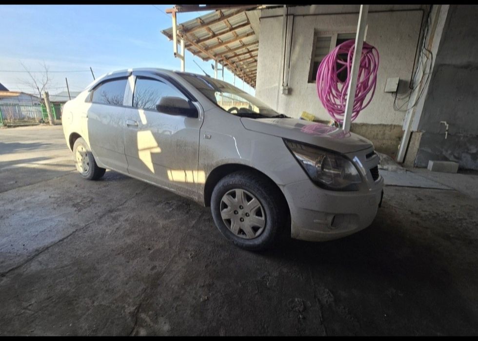 Автомобиль шеврале кобальт