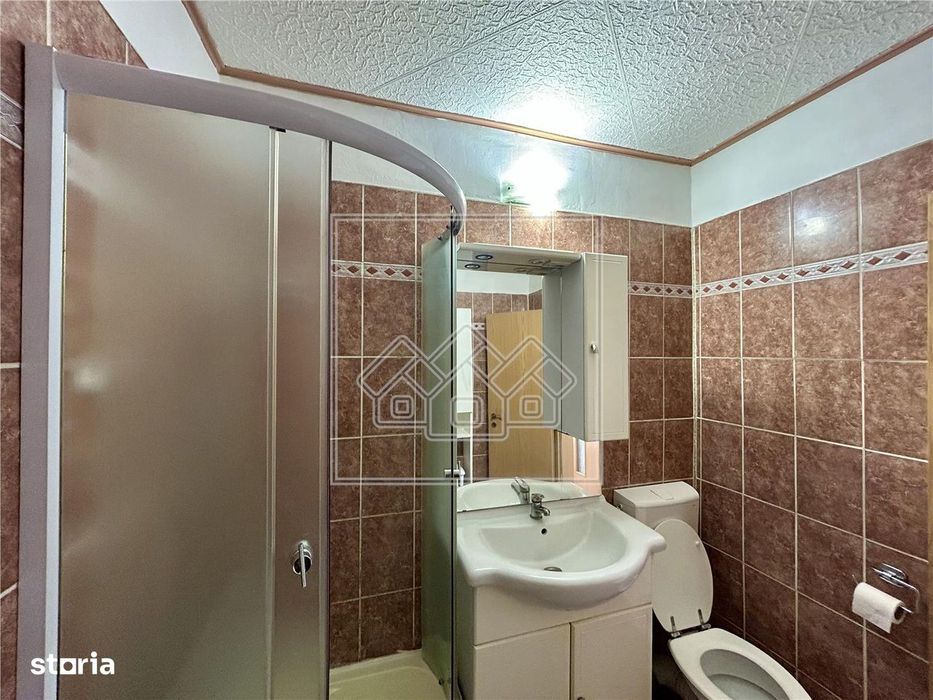 Apartament 2 camere, decomandat, la cheie, zona buna