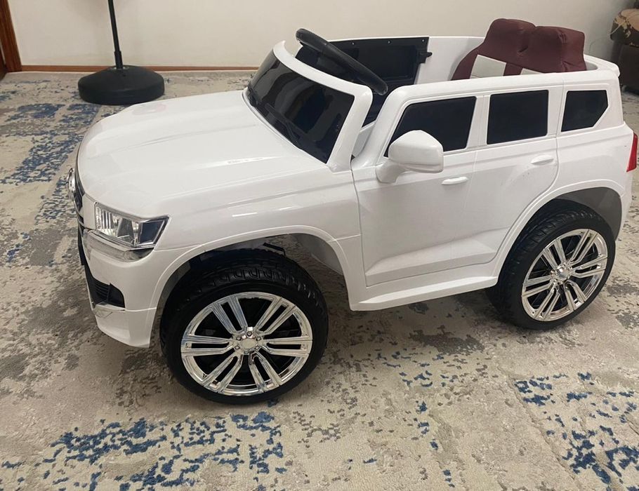 Продам электомашину тойота для детей