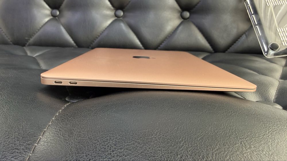 Apple MacBook Air M1 2020 в идеальном состоянии