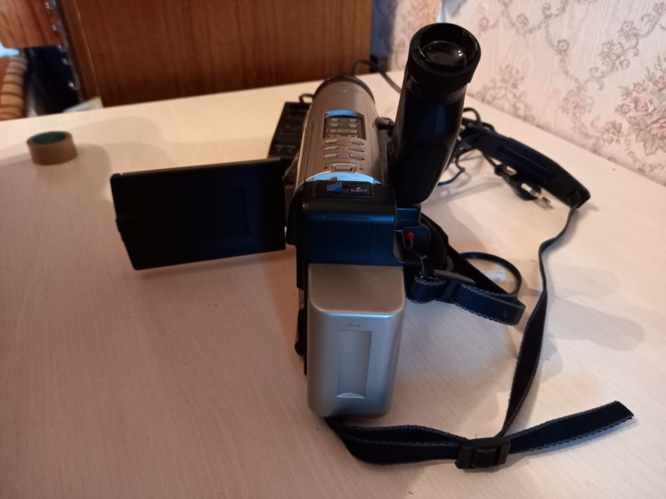 Продам видеокамеру Panasonic NV-VX27EN